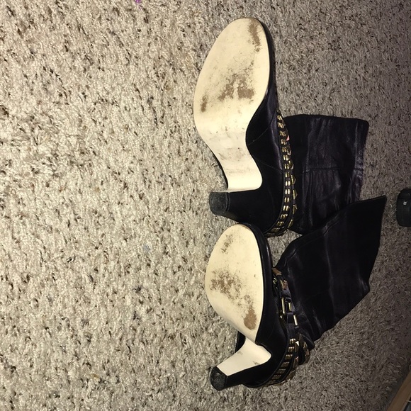 Super Chic DV Boots with Gold buckles - Picture 2 of 4